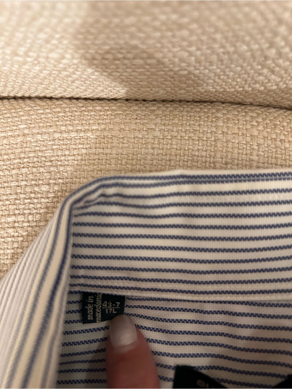 Suitsupply by Thomas Mason Navy and White Pinstripe Dress Shirt in EUC, 17L - Picture 4 of 7